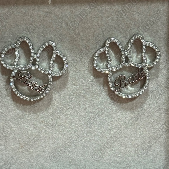 Disney × Baublebar MINNIE MOUSE BRIDE Stud Earrings /
Rhinestones NIB - Picture 6 of 12